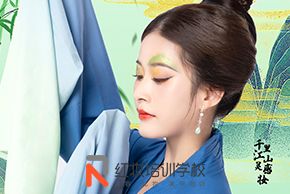 學(xué)化妝需要多(duō)少錢_海口化妝培訓學(xué)校青綠暈染妝容實錄